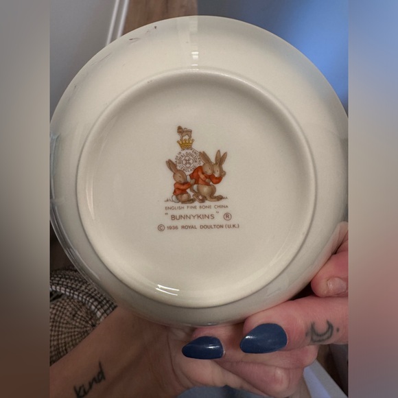 Vintage ROYAL DOULTON Bunnykins Piggly's Store bowl - Picture 3 of 3